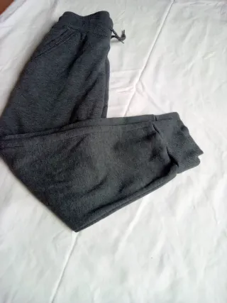 Pantalones grises niño
