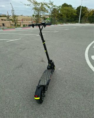 Patinete eléctrico negro