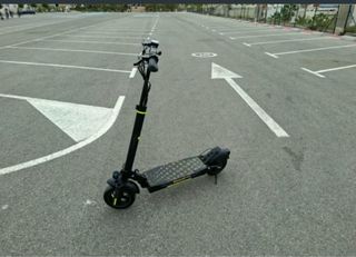 Patinete eléctrico negro