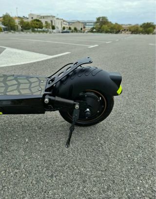 Patinete eléctrico negro