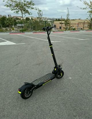 Patinete eléctrico negro