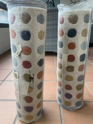 Alfombra decorativa beige con puntos