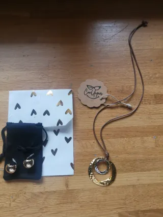 Collar y pendientes círculos entrelazados