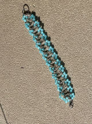 Bracciale con perline azzurre