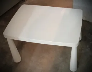 Mesa infantil blanca