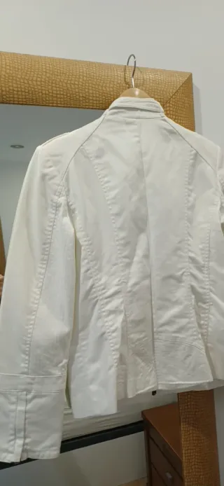 Chaqueta blanca estilo militar