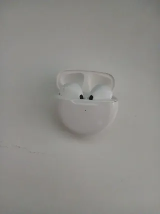 Cascos inalámbricos blancos