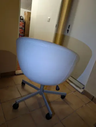Silla de oficina blanca