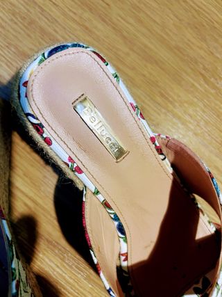 Sandalias cuña florales Bellucci