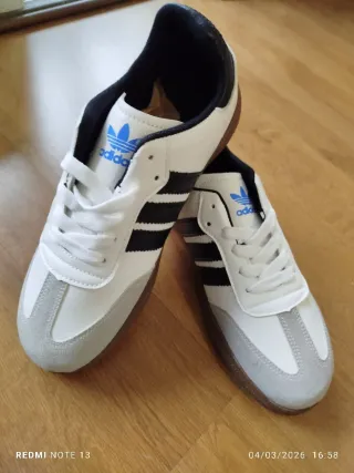 Zapatillas Adidas Blancas Rayas Negras Nuevas