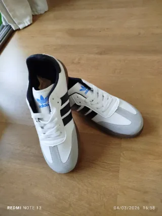 Zapatillas Adidas Blancas Rayas Negras Nuevas