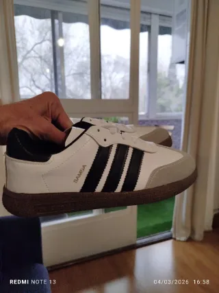 Zapatillas Adidas Blancas Rayas Negras Nuevas