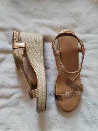 SANDALIAS NUEVAS, TALLA 39