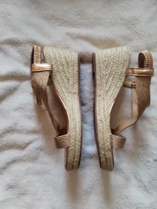 SANDALIAS NUEVAS, TALLA 39