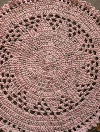 Alfombra redonda ganchillo beige/rosa