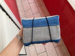 Portatabacco in tessuto blu e beige