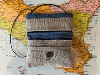 Portatabacco in tessuto blu e beige