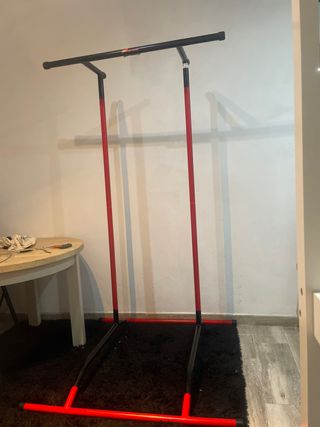 Estación de dominadas y paralelas