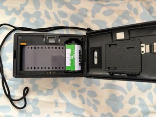 Cámara Yashica J-Mini Super analógica