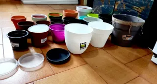 Lote macetas terracota y plástico