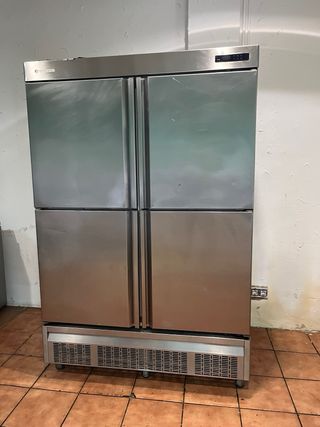 Nevera industrial 4 puertas CORECO