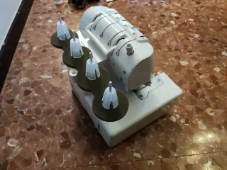 Máquina de coser Overlock Juki MO-1000M