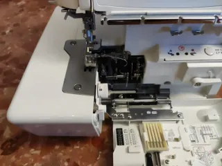 Máquina de coser Overlock Juki MO-1000M