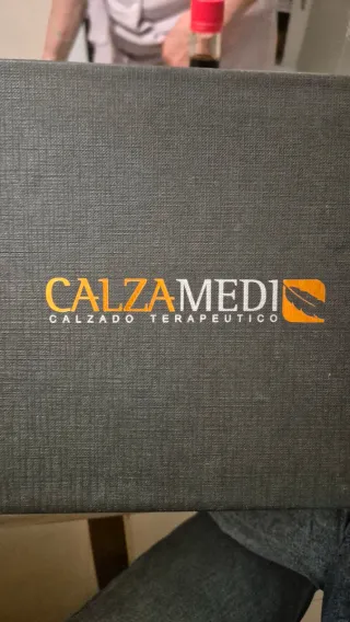 Zapatos de tacón marrones con textura