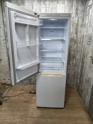 Nevera marca Samsung 185/60cm clase A+ con Garantí