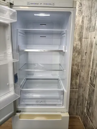 Nevera marca Samsung 185/60cm clase A+ con Garantí