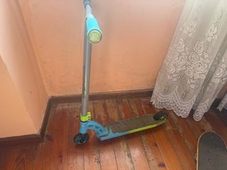 Patinete infantil azul y verde