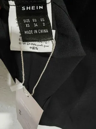 Blusa negra cuello barco talla XS