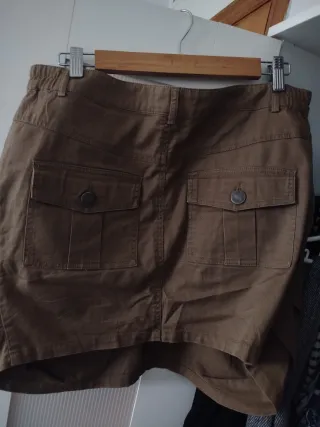 Falda mini cargo marrón