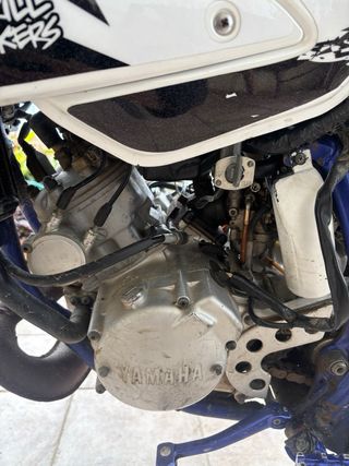 Yamaha DT 125 Supermotard Blanca y Morada