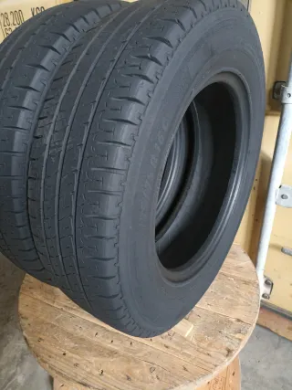 Vendo 2 Neumáticos de Furgoneta en Buen Estado