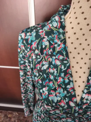 Blusa verde floreada