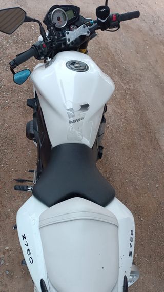 Kawasaki Z750 Blanca 2008