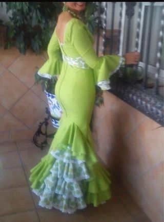 Traje de flamenca verde y blanco