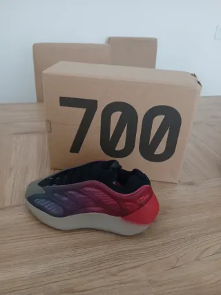 Yeezy 700 v3 Rosa/Morado
