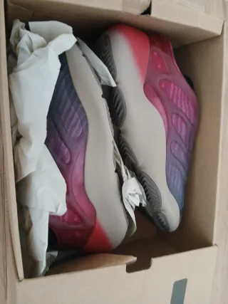 Yeezy 700 v3 Rosa/Morado