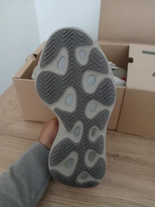 Yeezy 700 v3 Rosa/Morado