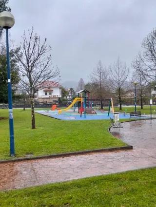 ALQUILER BIFAMILIAR. LUJO. ZALLA. PRÓXIMAMENTE.