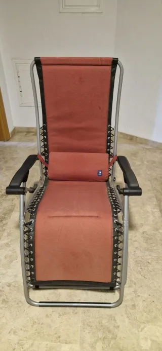 Lettino pieghevole ideale per il relax all'aperto