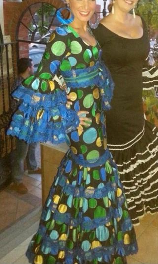 Traje de flamenca lunares azul y negro