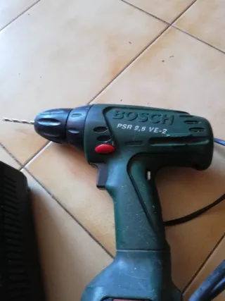 Atornillador Bosch PSR 9,6 + Cargador AL 60 DV