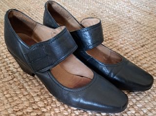 Zapatos de piel negros talla 39