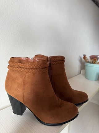 Botines marrones ante tacón