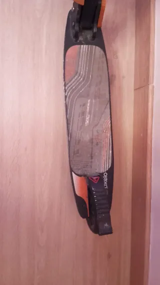 Patinete infantil negro y naranja