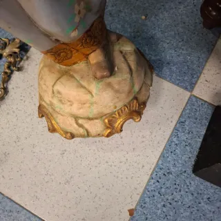 Figura cerámica mujer con cántaro