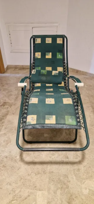 Lettino pieghevole ideale per il relax all'aperto